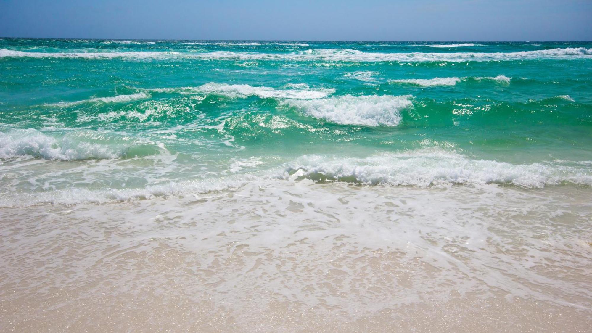 Haven! 2br 2ba Sleeps 6! Coastal Paradise Awaits! Holiday home *