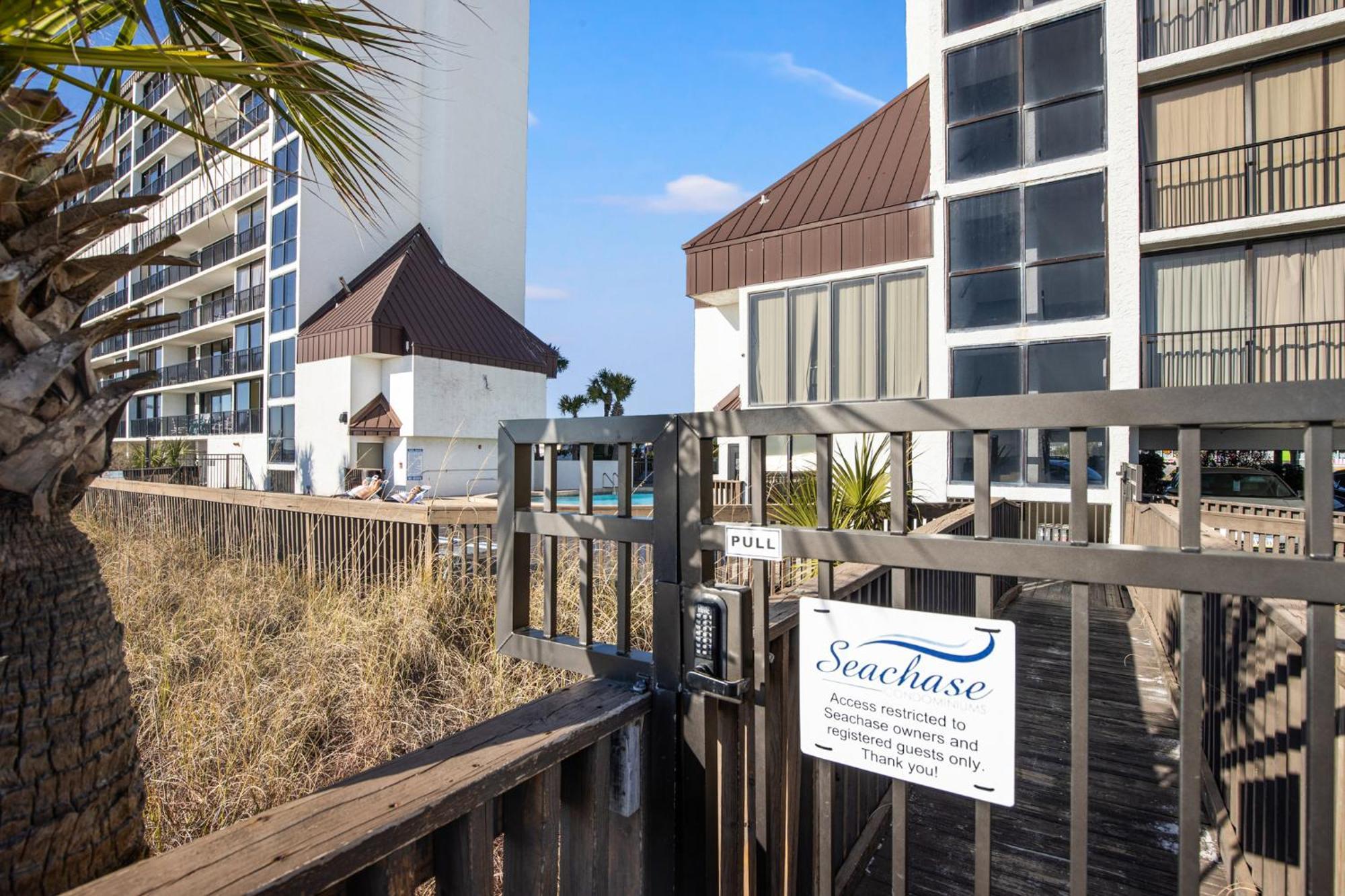 Holiday home Haven! 2br 2ba Sleeps 6! Coastal Paradise Awaits!