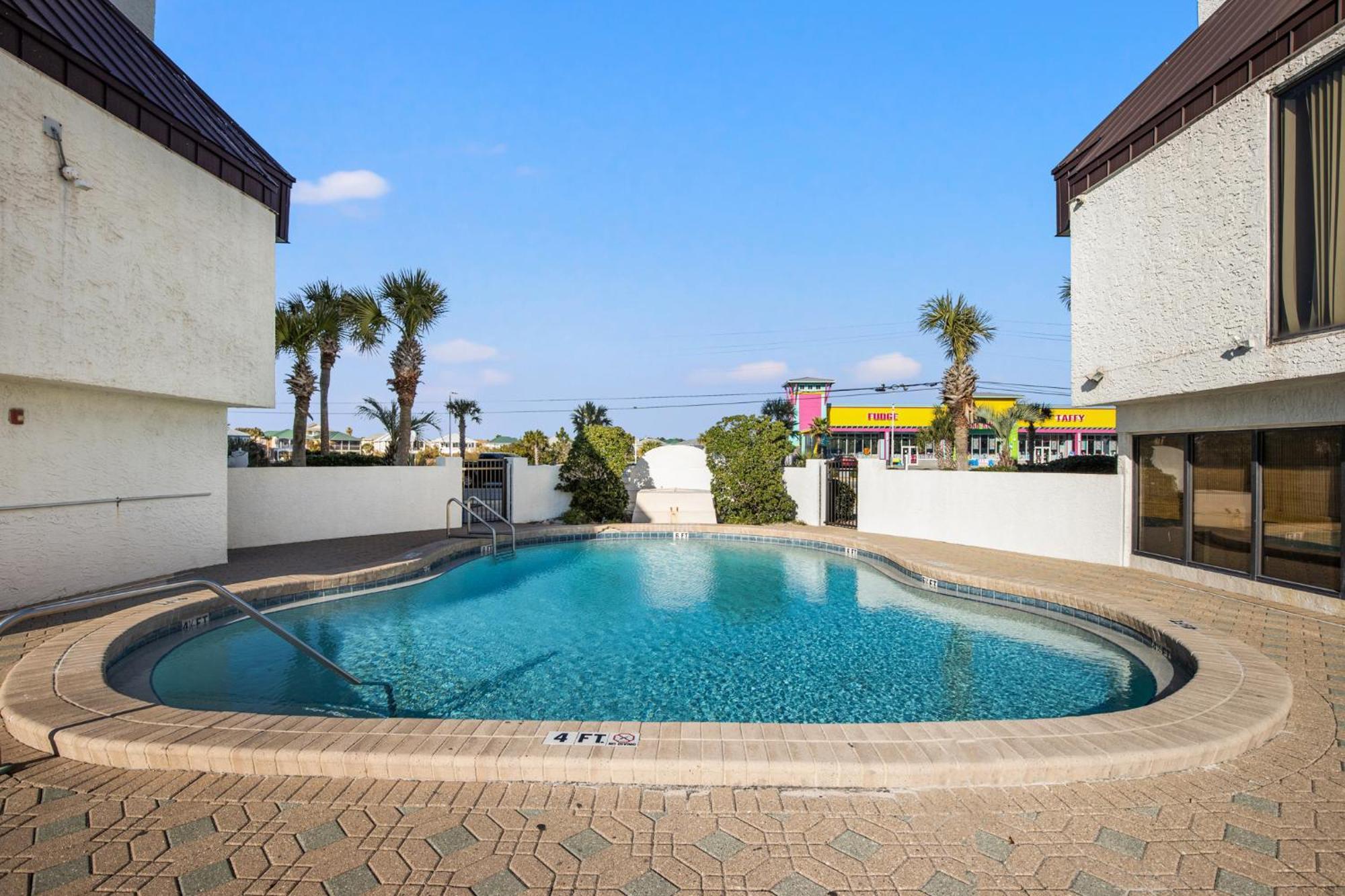 Haven! 2br 2ba Sleeps 6! Coastal Paradise Awaits! Holiday home